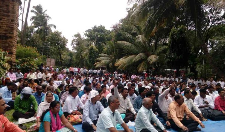Why Bihar's Lakhs Teachers Get Angry With Nitish Kumar