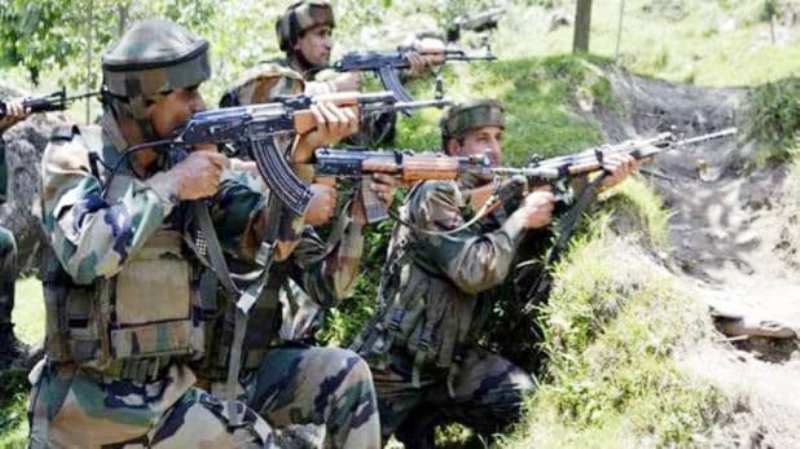 जम्मू कश्मीर के शोपियां में सेना और आतंकियों के बीच मुठभेड़