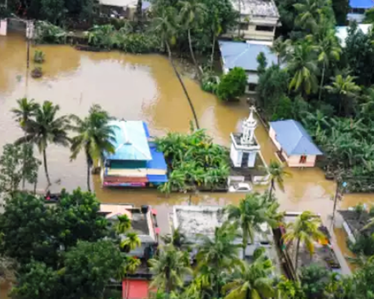 केरल में बाढ़ का कोहराम 14 लोगों की मौत