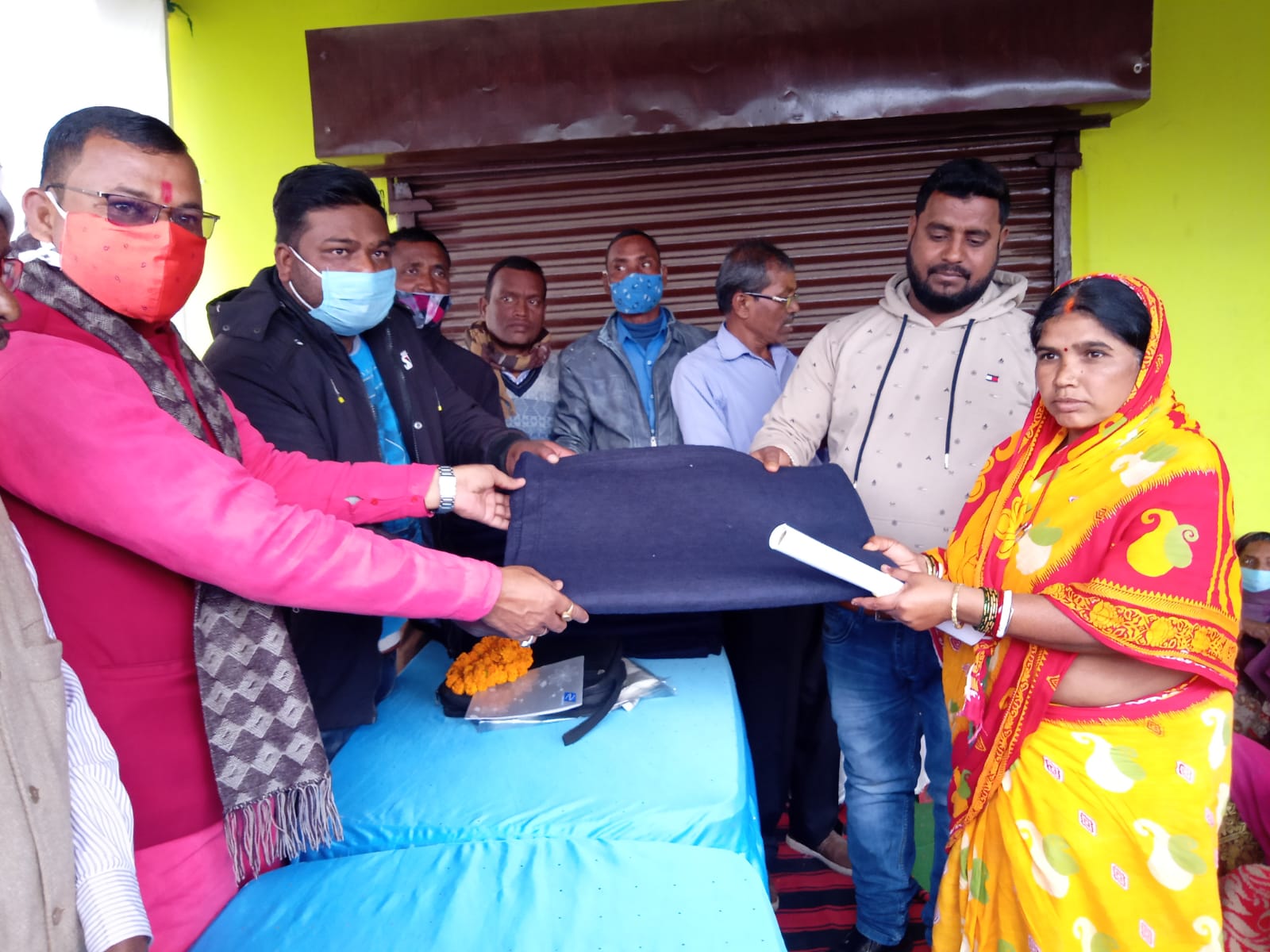 youth force distribute blanket on occasion of lal bhadhur sastri anniversary