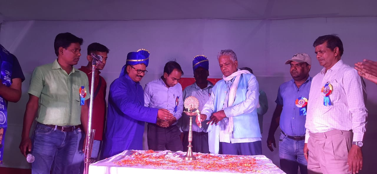 Railway employees celebrated Babasaheb's 131st birth anniversary with great pomp.