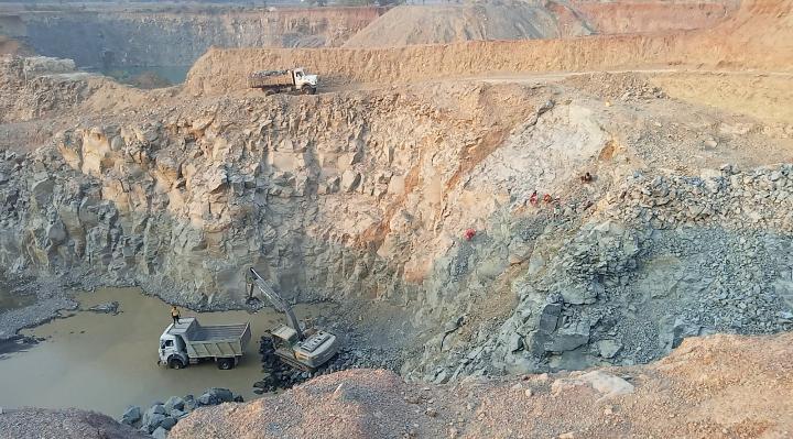 * Illegal mining continues in Pakur district