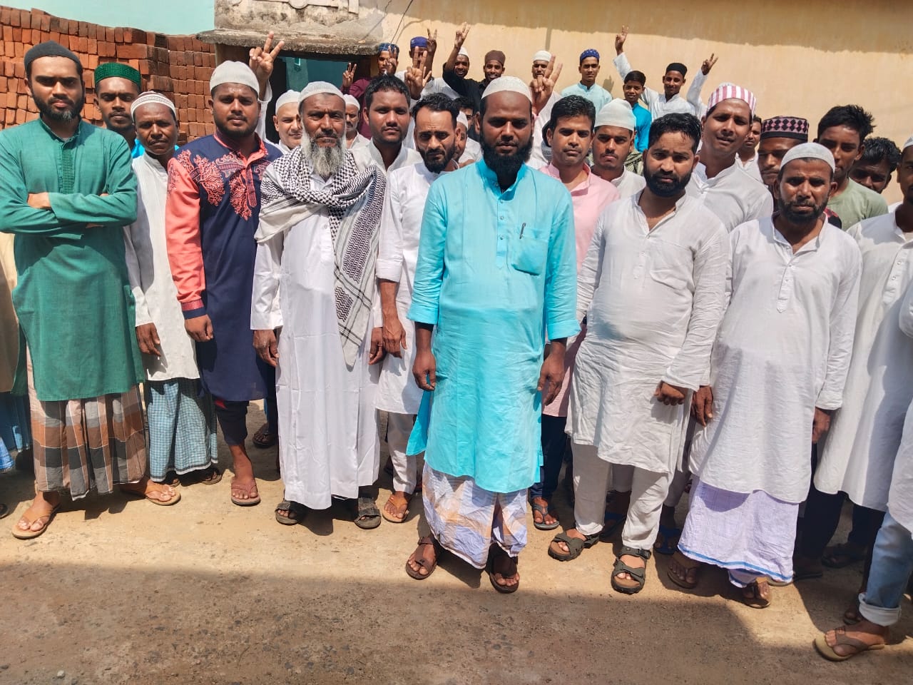 md.aftab was welcomed by villagers