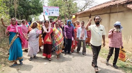 parusram mahato campaigned among villagers
