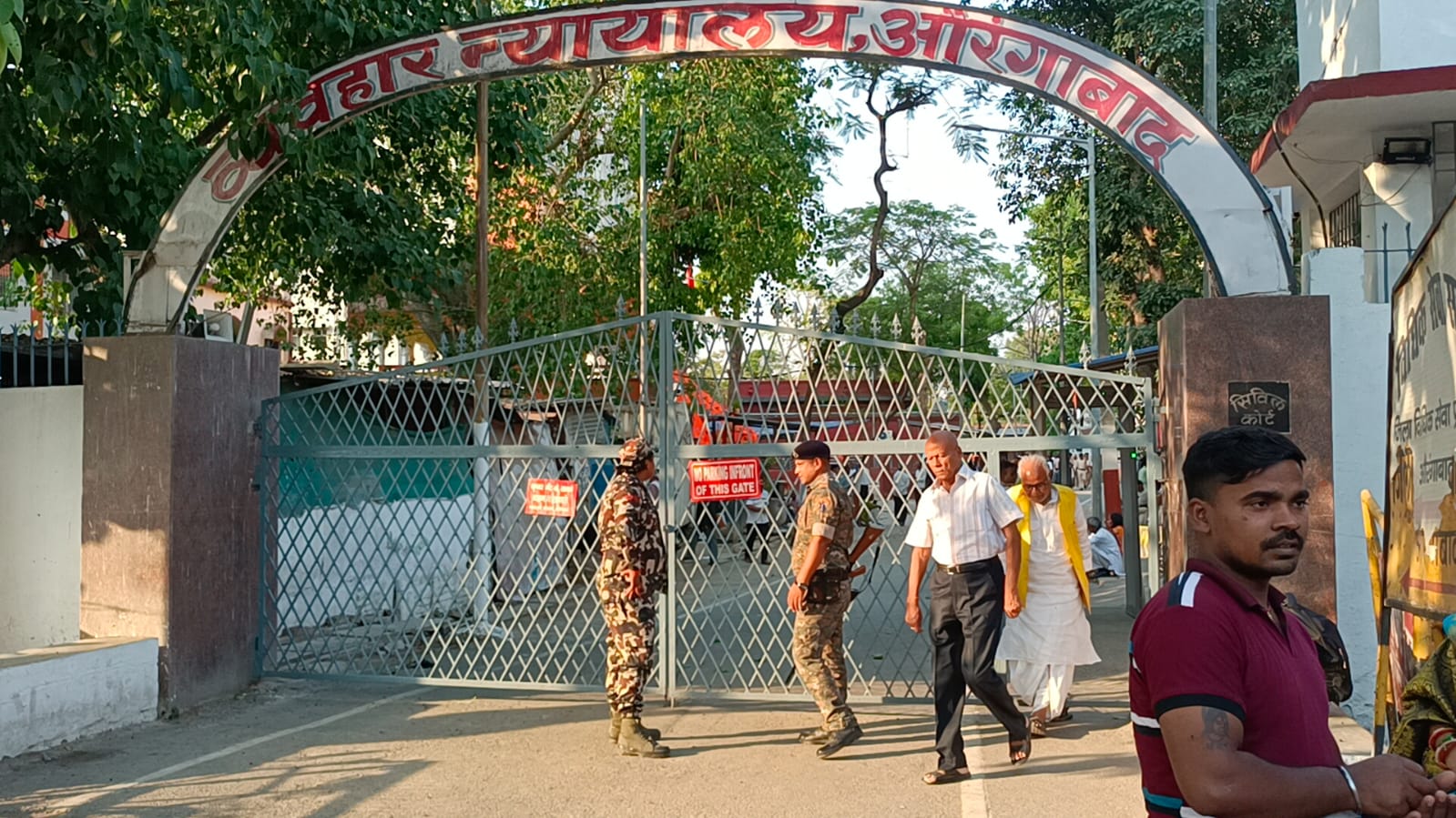 दस साल सश्रम कारावास और एक लाख जुर्माना भी लगाया गया।