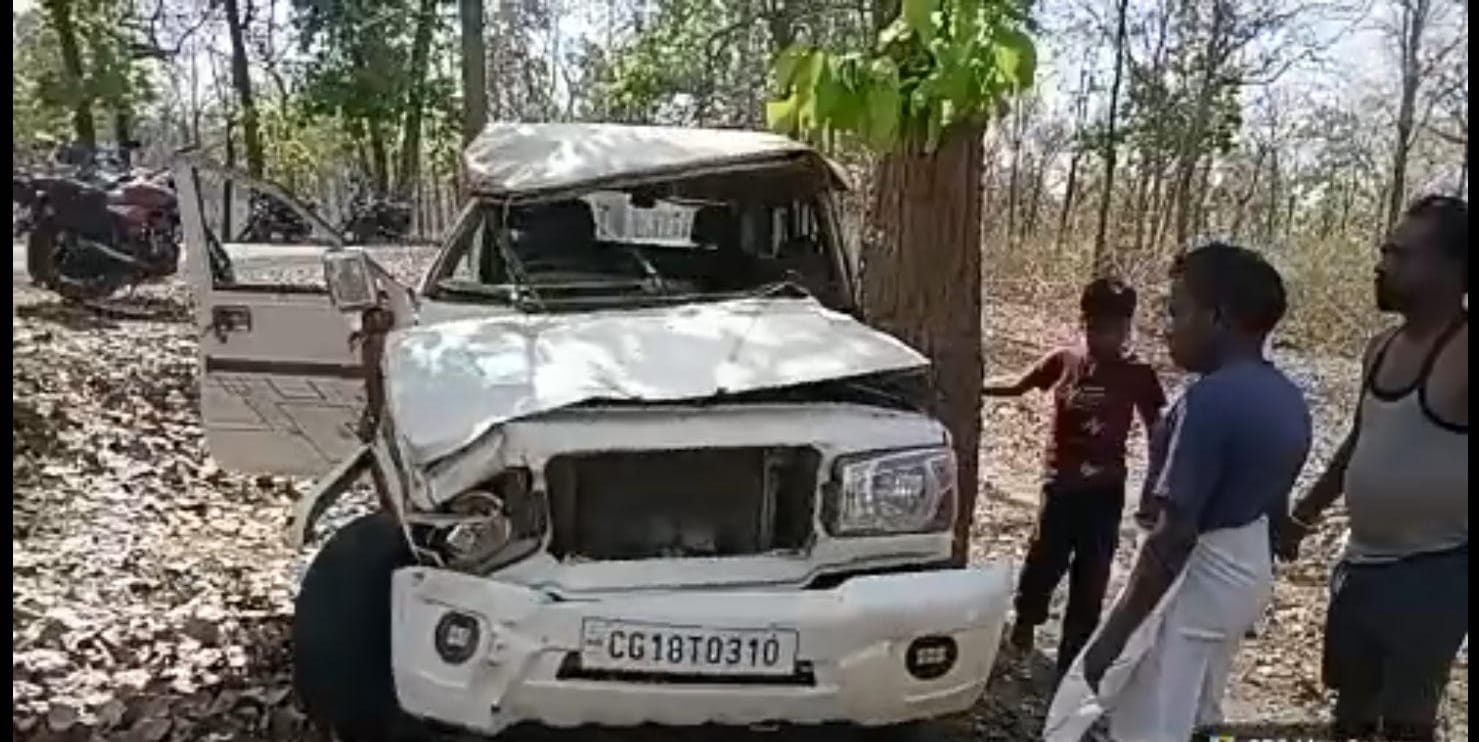 गोहपारू क्षेत्र मे रफ़्तार का कहरः अनियंत्रित होकर पेड़ से टकराई बोलेरो, डायल 112 के जवानों आरक्षक दीपक साहू एवं पायलट सचिन पटेल ने देवदूत बनकर बचाई युवक की जान