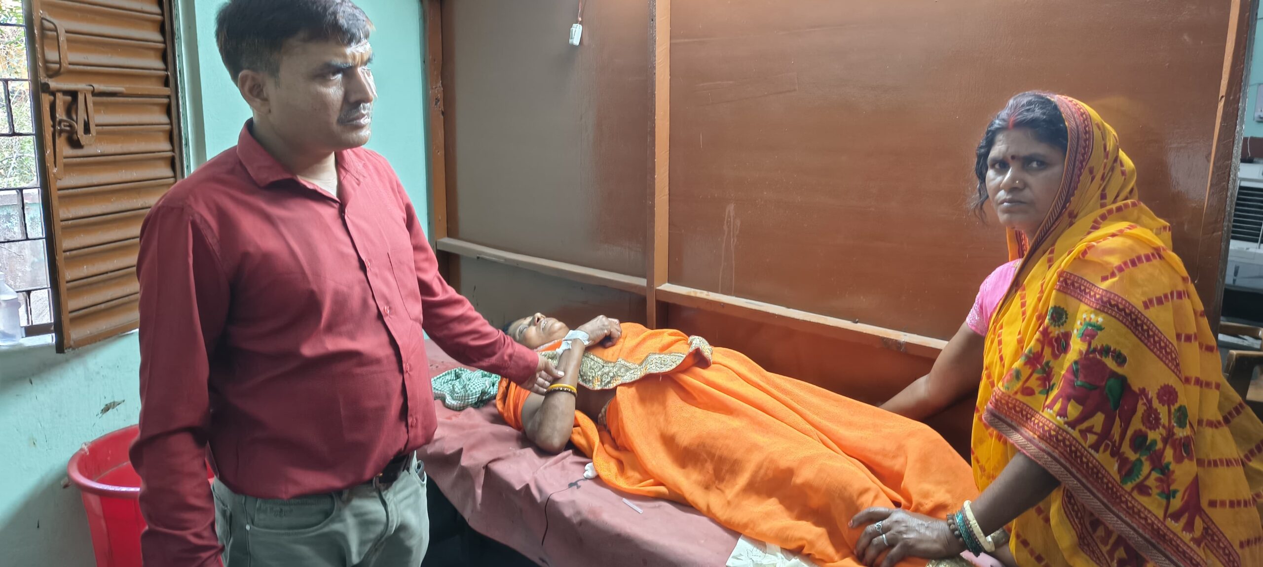 सीढ़ी से गिरकर महिला घायल,रिम्स रेफर।