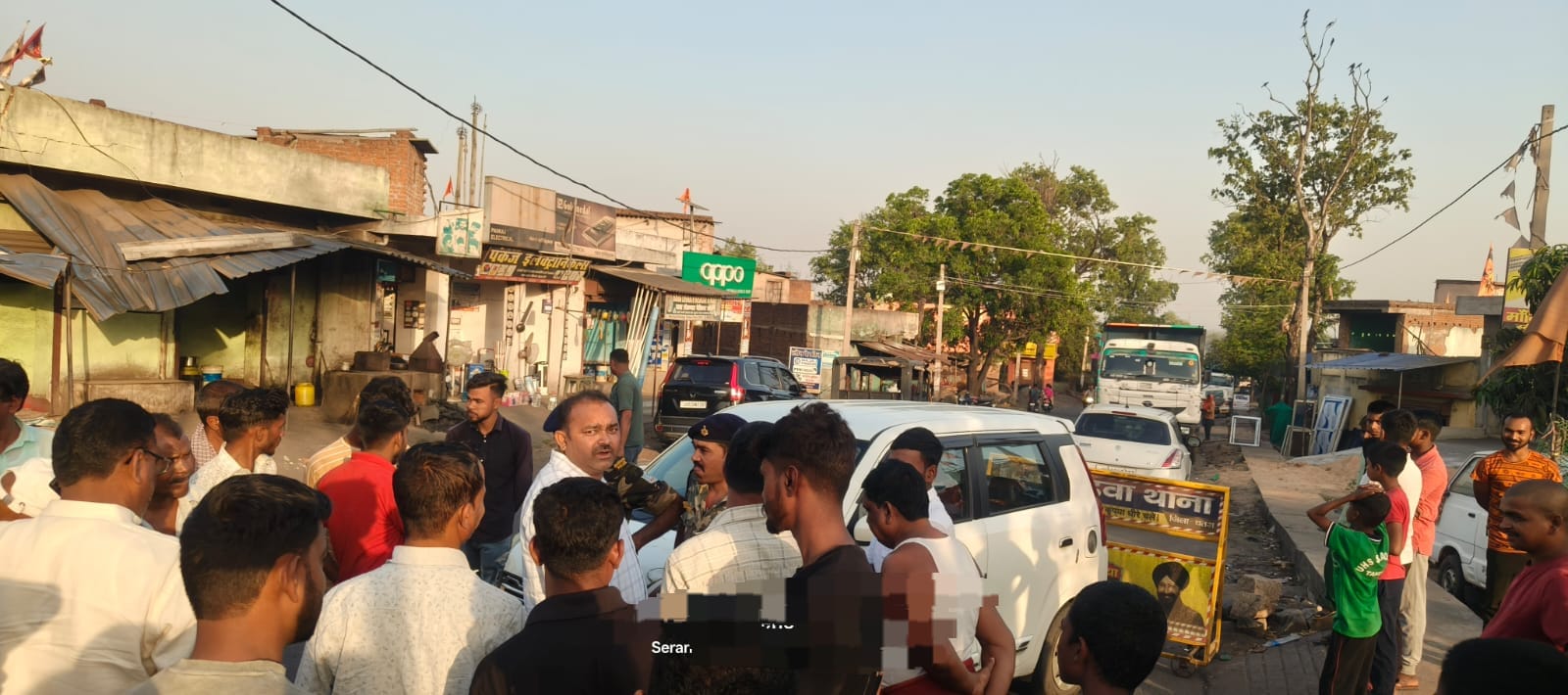 कटकमसांडी रूट पर कोयला हायवा का कहर कार और मकान क्षतिग्रस्त, बाल-बाल बचे भाजपा नेता