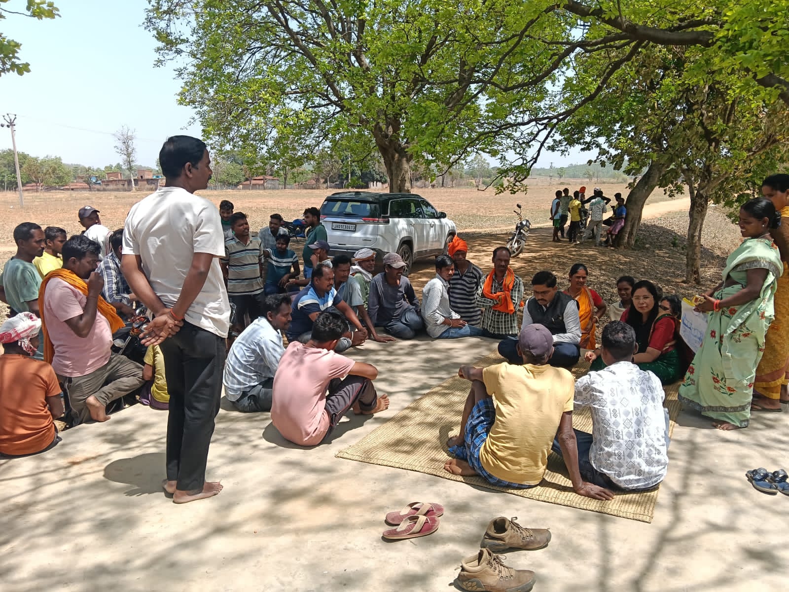 ग्राम गेरेंजा में ग्रामीणों की बैठक,मुआवजा व जल समस्या पर उठी आवाज।