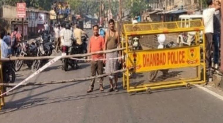 बोकारो मुख्य मार्ग में सड़क धंसने से मचा हड़कंप, केन्दुआडीह के पास दो फीट तक धरती में दरार