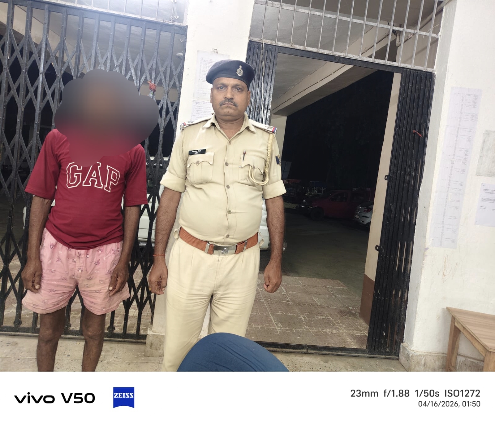 अकोथरा गांव से पुलिस ने एक को किया गिरफ्तार