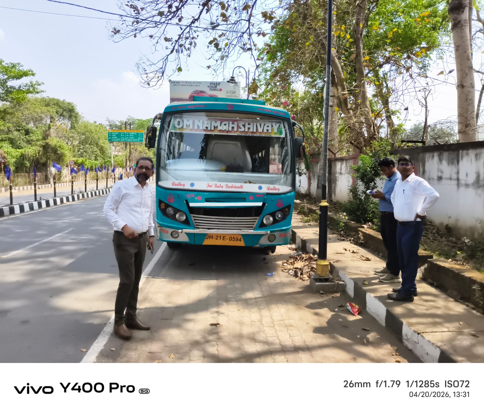अवैध पार्किंग और बिना मानकों के चलने वाली बसों पर दुमका जिला प्रशासन का हंटर, ₹31,500 का दंड वसूला