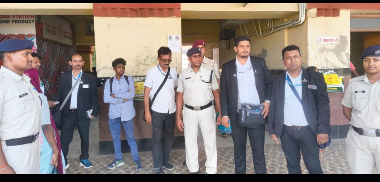 बरहरवा रेलवे स्टेशन पर पूर्व निर्धारित कैंप कोर्ट सह टिकट जांच अभियान का आयोजन