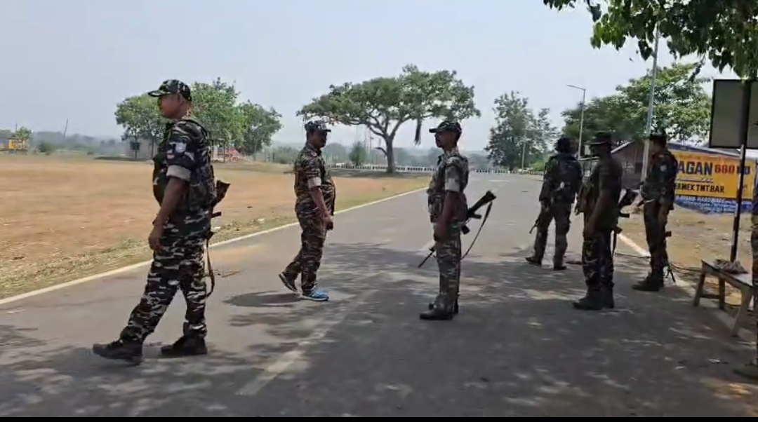 चुनाव सुरक्षा: झारखंड-बंगाल सीमा सील, दुमका SP ने किया निरीक्षण।