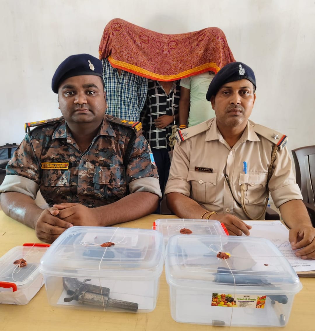 एटीएस और पुलिस ने कार्रवाई कर तीन आरोपी को किया गिरफ्तार,अवैध हथियार व कारतूस भी बरामद