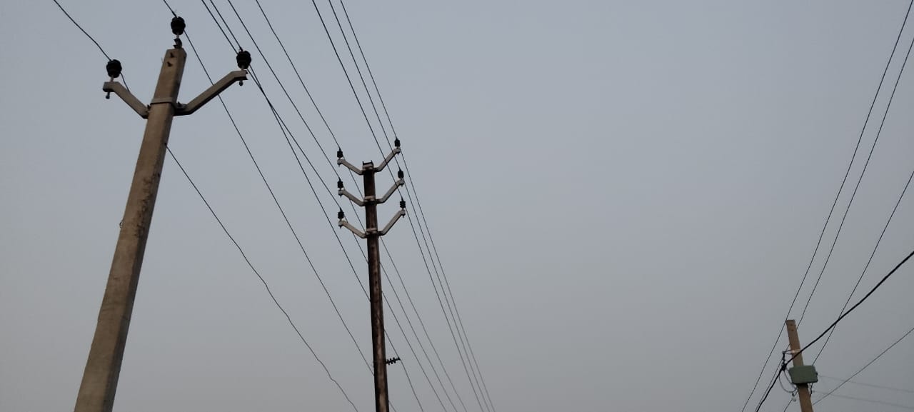 बिजली की आंख मिचौली से छीन गया चैन  (125 यूनिट मुफ्त बिजली बना छलावा)