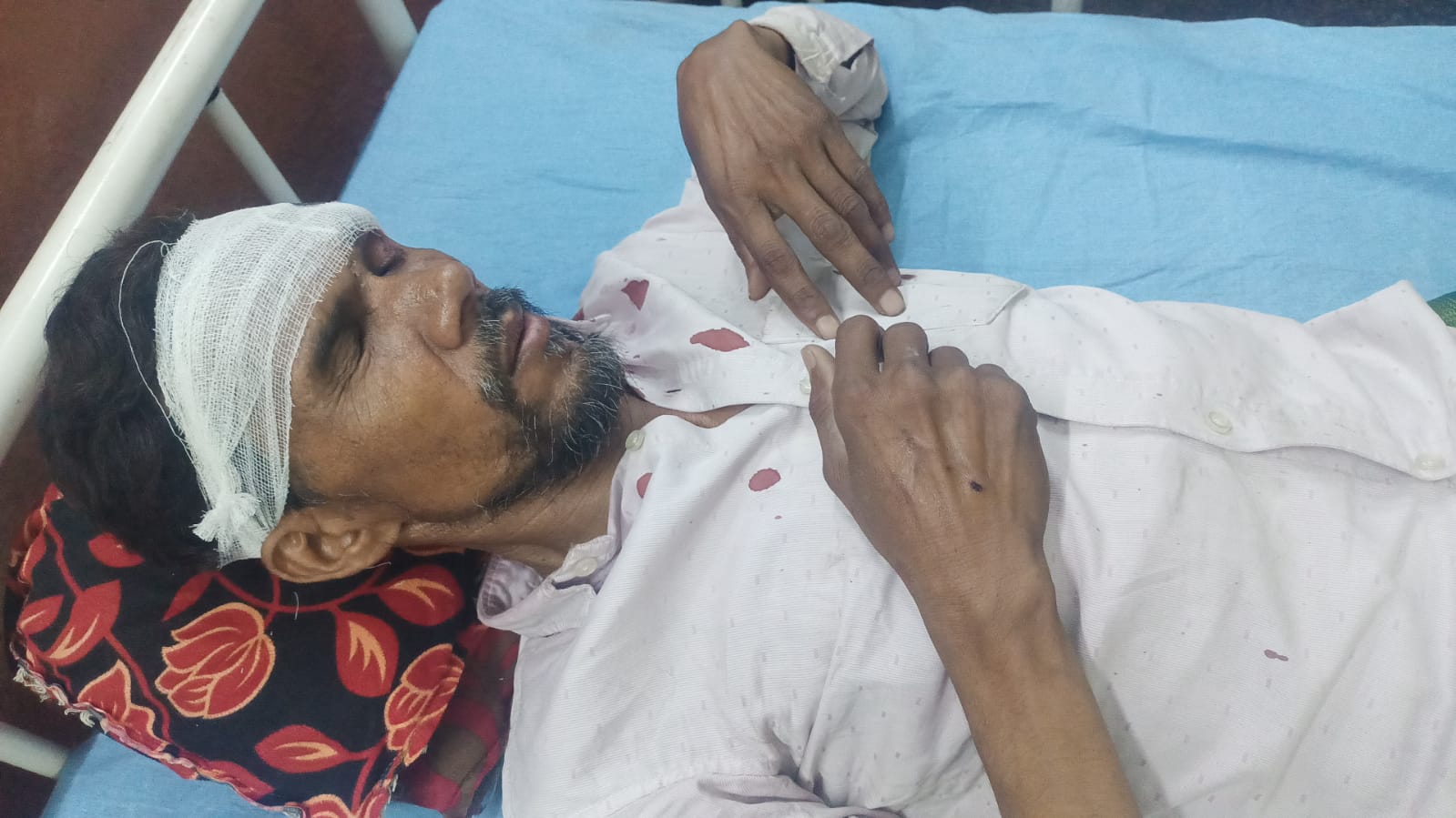 अनियंत्रित पिकअप ने बाइक सवार को मारी टक्कर युवक घायल।