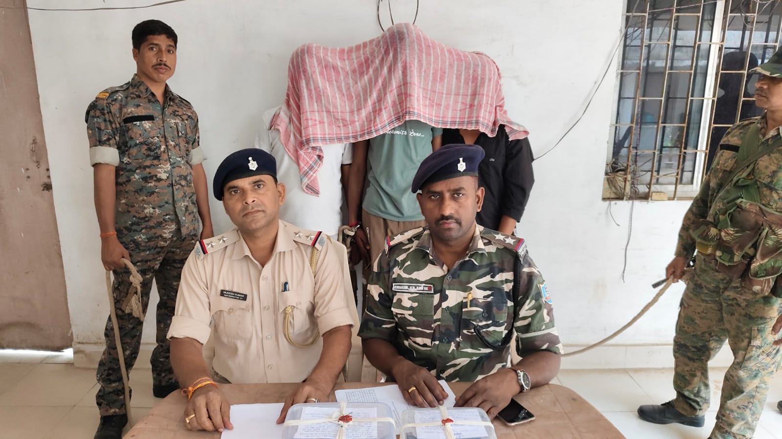 अवैध पिस्तौल के साथ तीन धाराएं, भेजा गया जेल