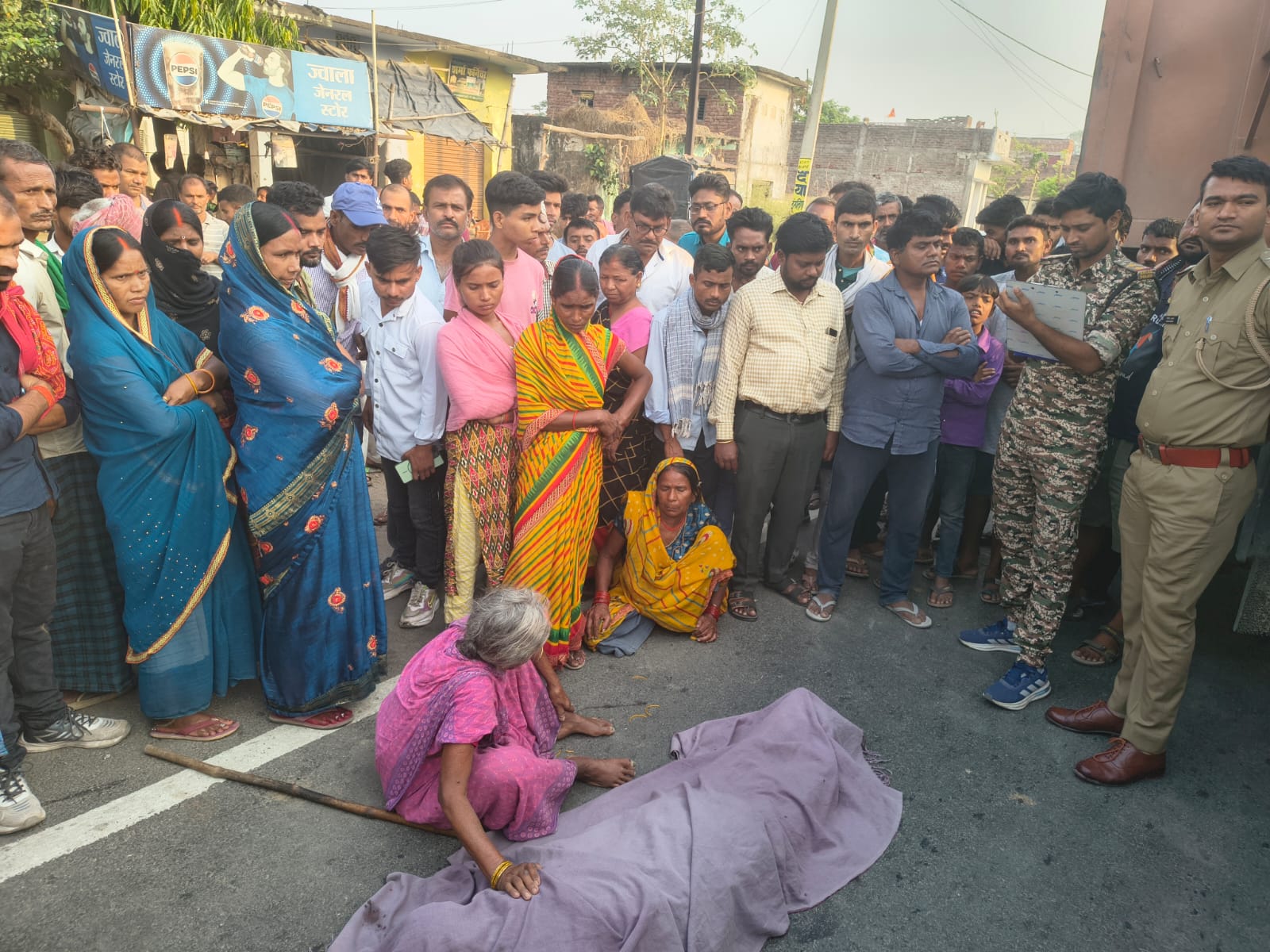 सड़क पार करने के दौरान वृद्ध को अज्ञात वाहन ने कुचला मौके पर मौत।