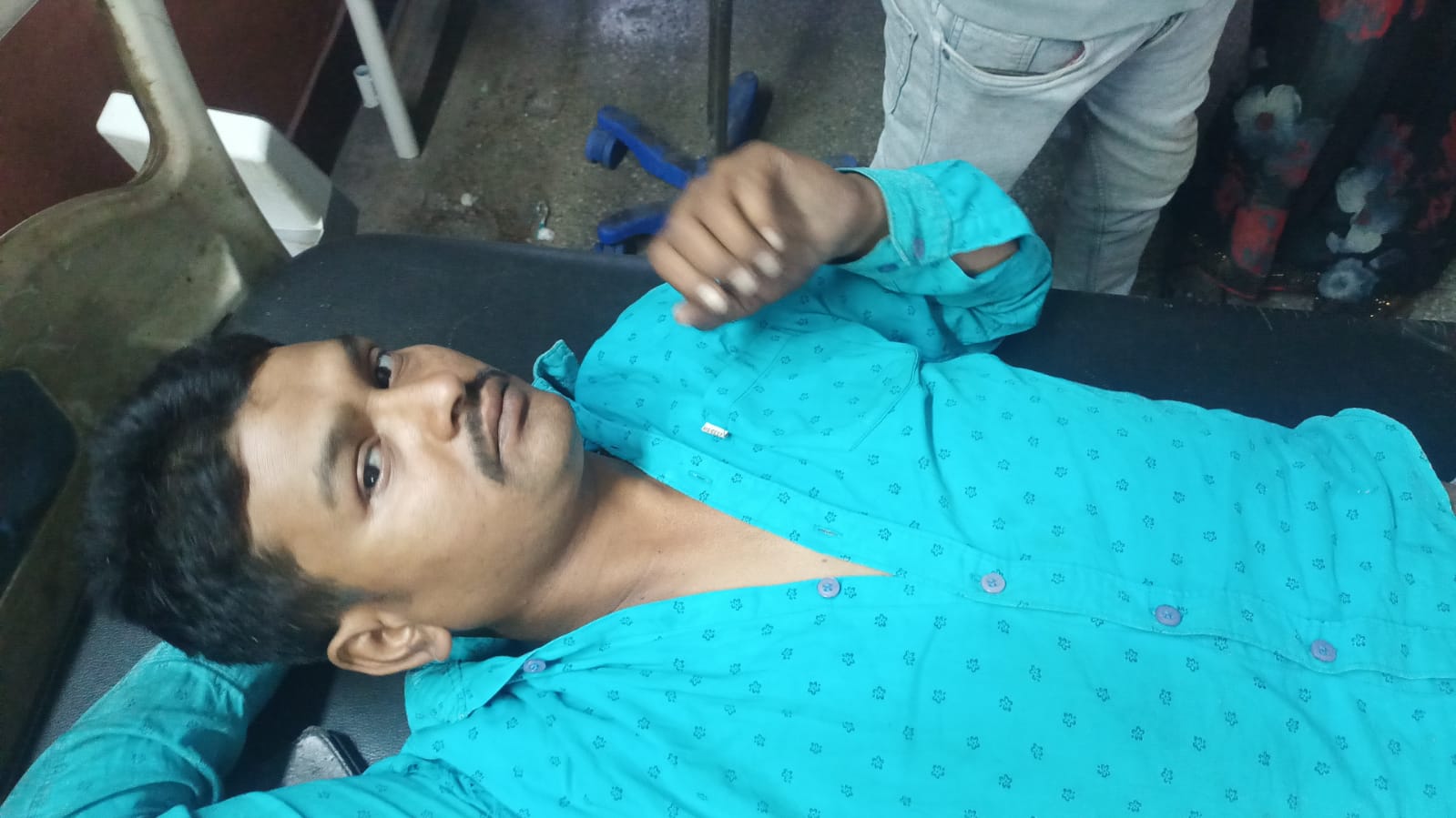 मोटरसाइकिल दुर्घटना में एक युवक घायल