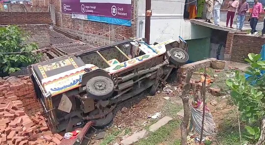 गिरिडीह में दर्दनाक सड़क हादसा, तीन साल की मासूम की मौत, कई घायल