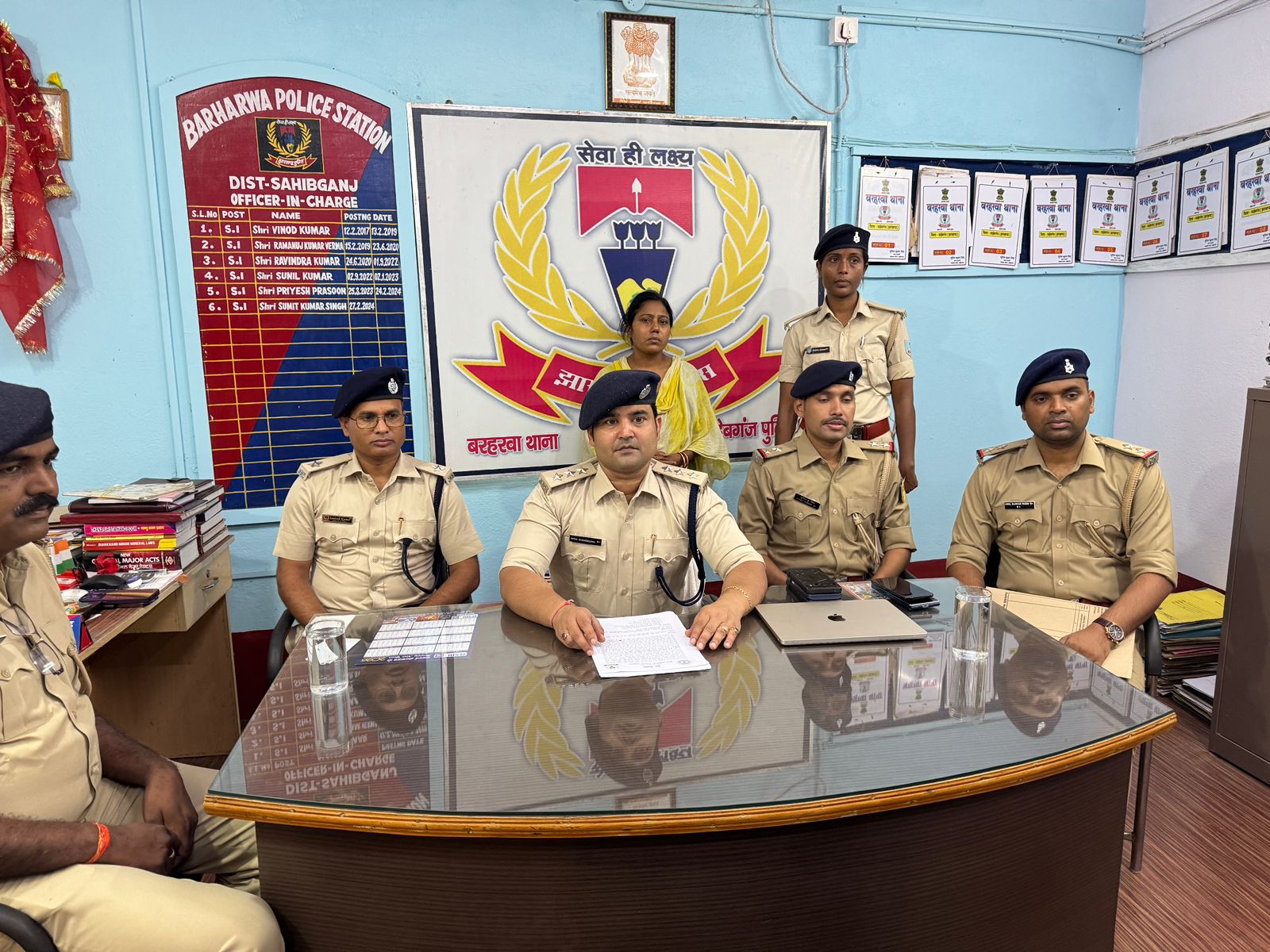 बरहरवा थाना क्षेत्र में हुए हत्या कांड का पुलिस ने किया खुलासा मृतक की पत्नी समेत तीन आरोपियों को कियागिरफ्तार