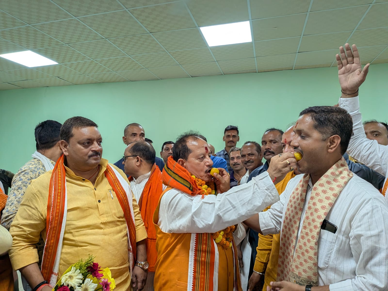 मंत्री बनने के उपरांत विजय कुमार सिन्हा से मिले लखीसराय भाजपा कार्यकर्ता, दी शुभकामनाएं