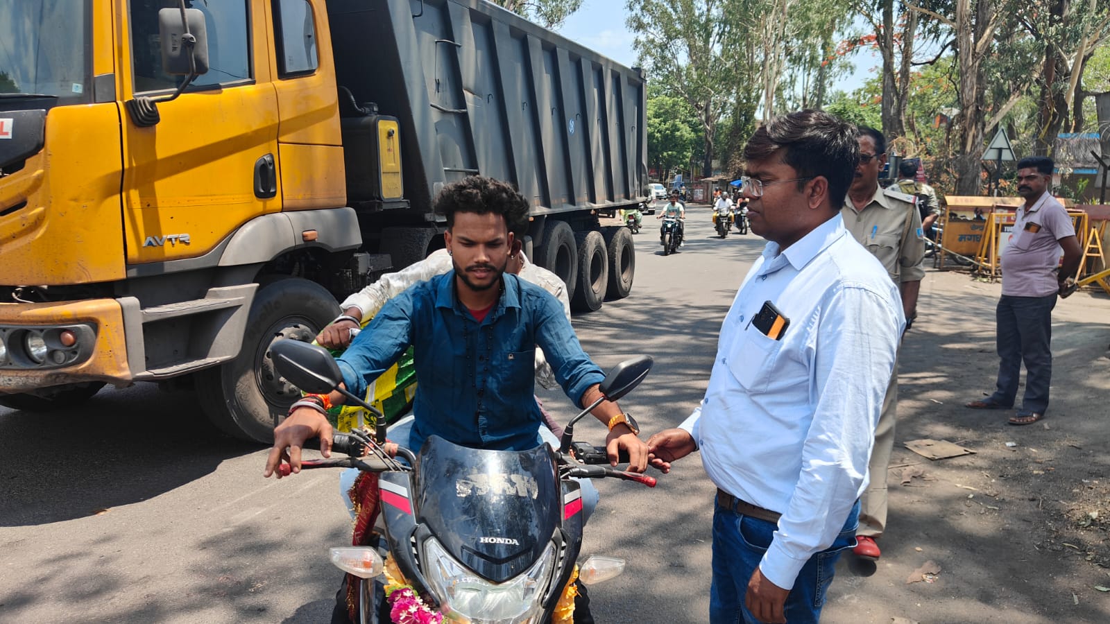 डीटीओ के नेतृत्व में चला मोटरसाइकिल चेकिंग अभियान