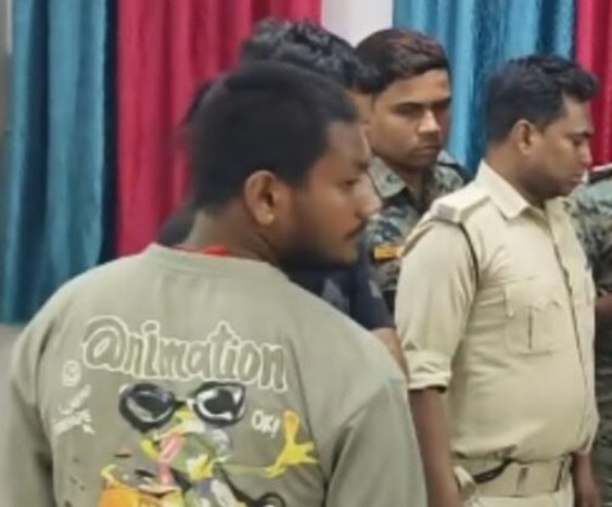 एक दूसरे बाइक की टक्कर में युवक की मौत,दो गंभीर रूप से घायल।