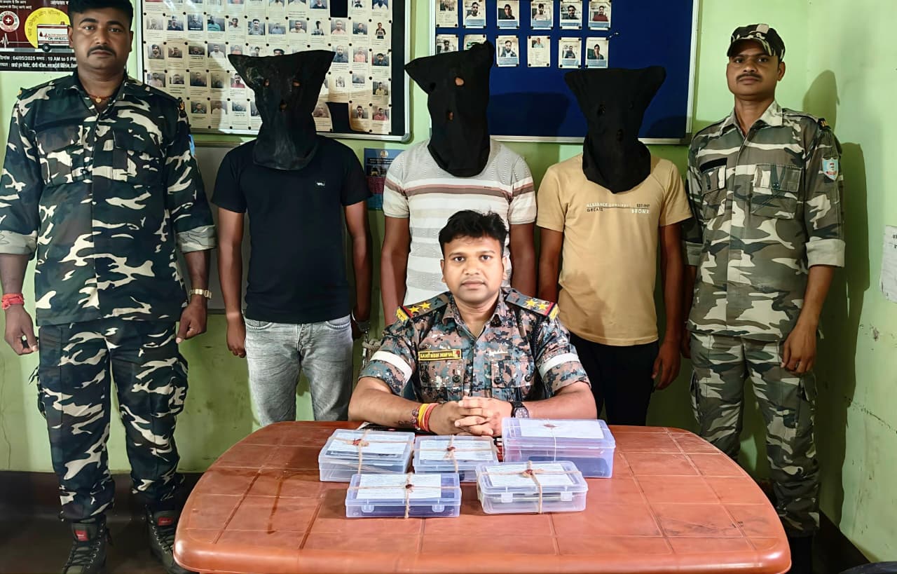 देवघर पुलिस ने अंतर्राज्यीय साइबर ठगों के गिरोह का किया भंडाफोड़, 5 अपराधी गिरफ्तार