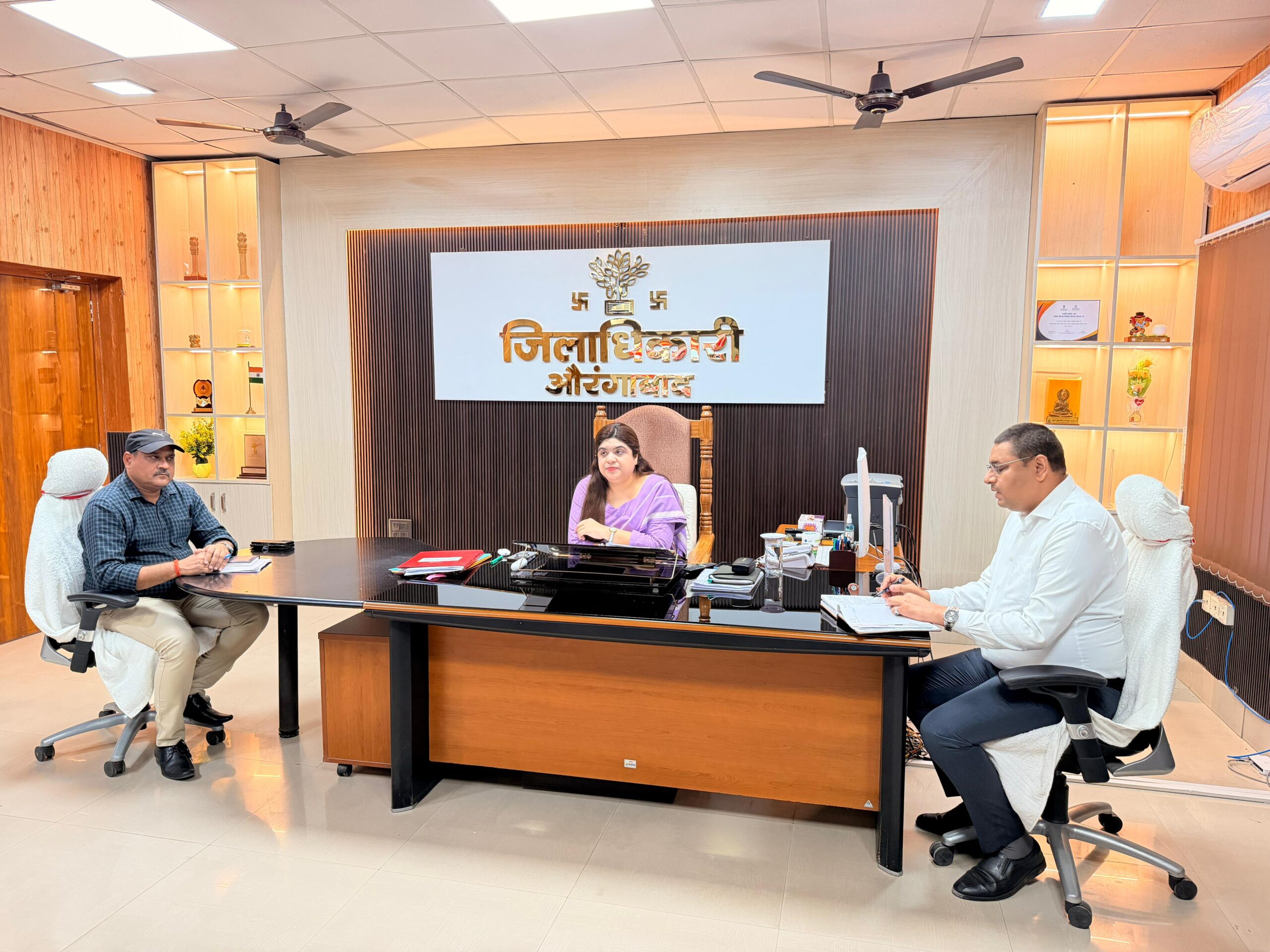 जिला पदाधिकारी की अध्यक्षता में फल एवं सब्जी मंडी के स्थानांतरण से संबंधित बैठक आयोजित की गई।
