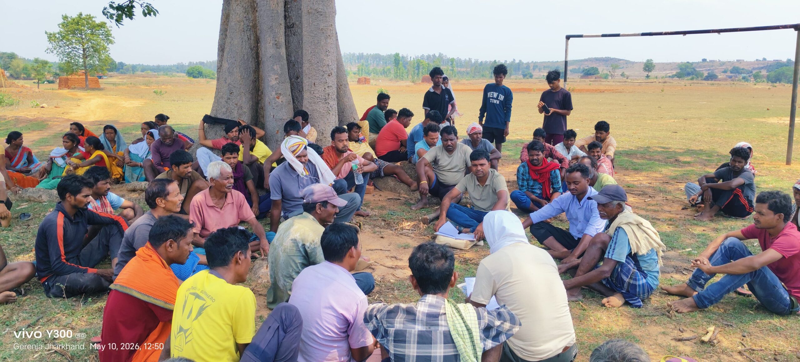 एनटीपीसी कोल माइनिंग परियोजना की जनसुनवाई के विरोध में ग्रामीणों का आक्रोश।