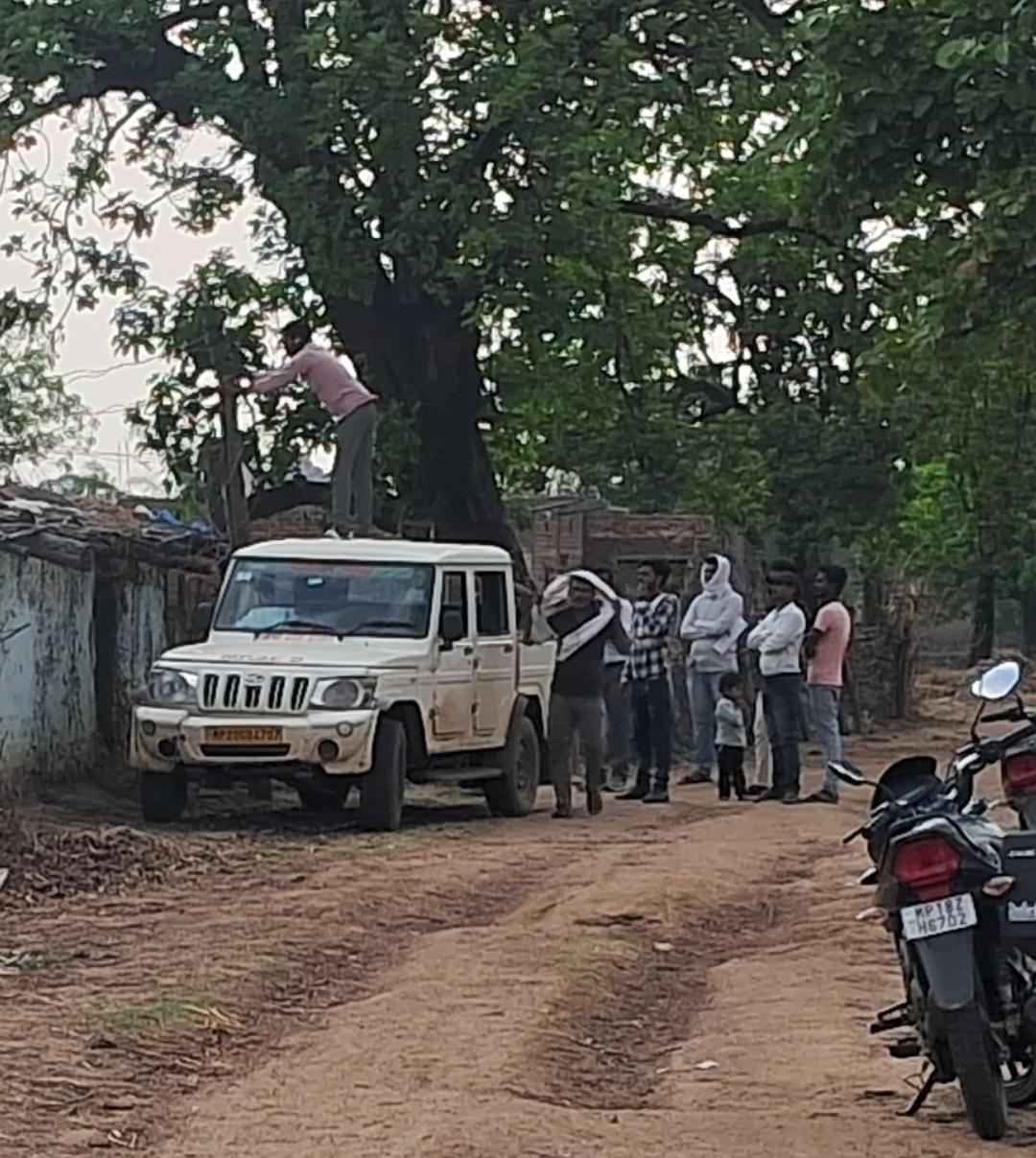 गोहपारू में ‘खाकी और विभाग’ को कलंकित करने वाली करतूत, नशे में धुत विद्युत इंजीनियर व उनके टीम ने महिलाओं से की अभद्रता, खुलेआम लूट मलमाथर का घटना