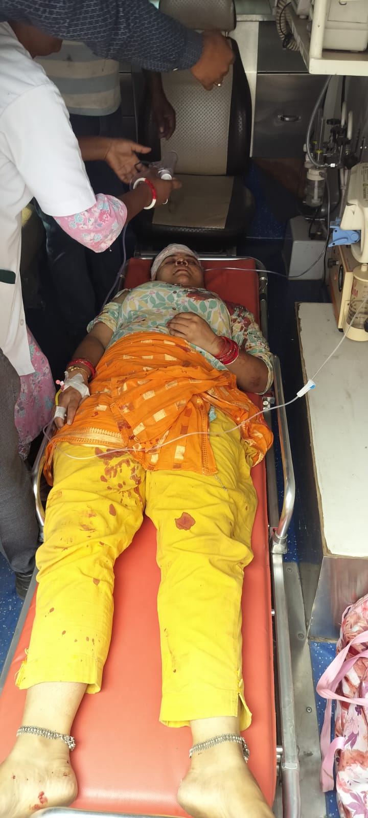 सड़क दुघर्टना में पीएम श्री कस्तूरबा गांधी बालिका विद्यालय की महिला शिक्षिका हुईं गम्भीर रूप से घायल