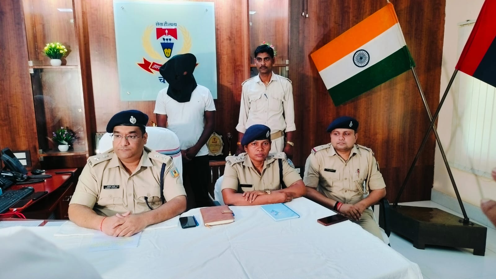 इटखोरी पुलिस को नशे के विरुद्ध मिली बड़ी सफलता 2 किलो 28 ग्राम अफीम के साथ एक तस्कर गिरफ्तार