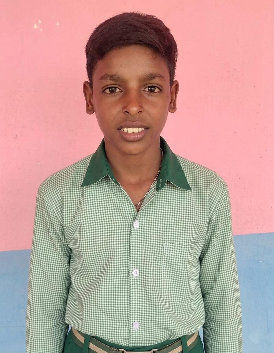 गिरिडीह: स्कूल जाते वक्त मिला रुपयों से भरा बैग, आठवीं के छात्र बंटी ने दंपति को लौटाए पैसे