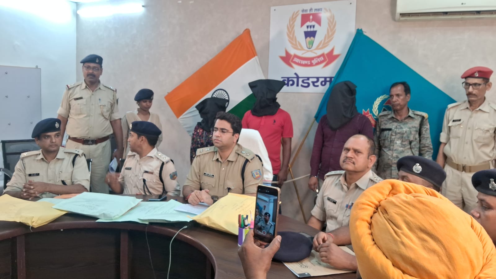 कोडरमा में महिला हत्या कांड का खुलासा, पति सहित दो गिरफ्तार