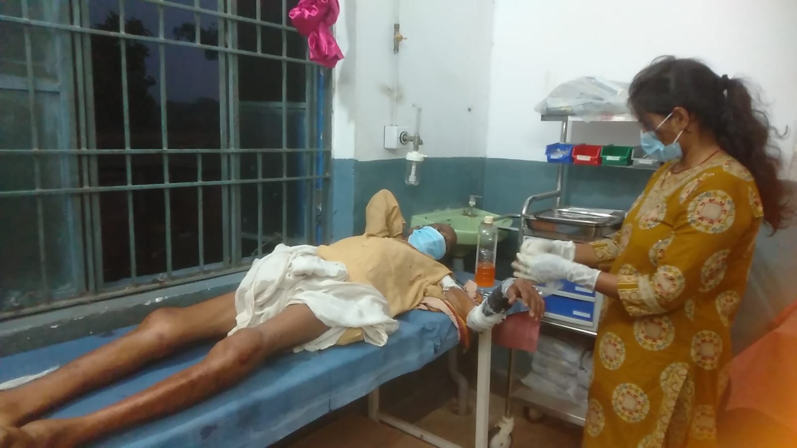ऑटो पलटने से एक आदमी घायल,रेफर
