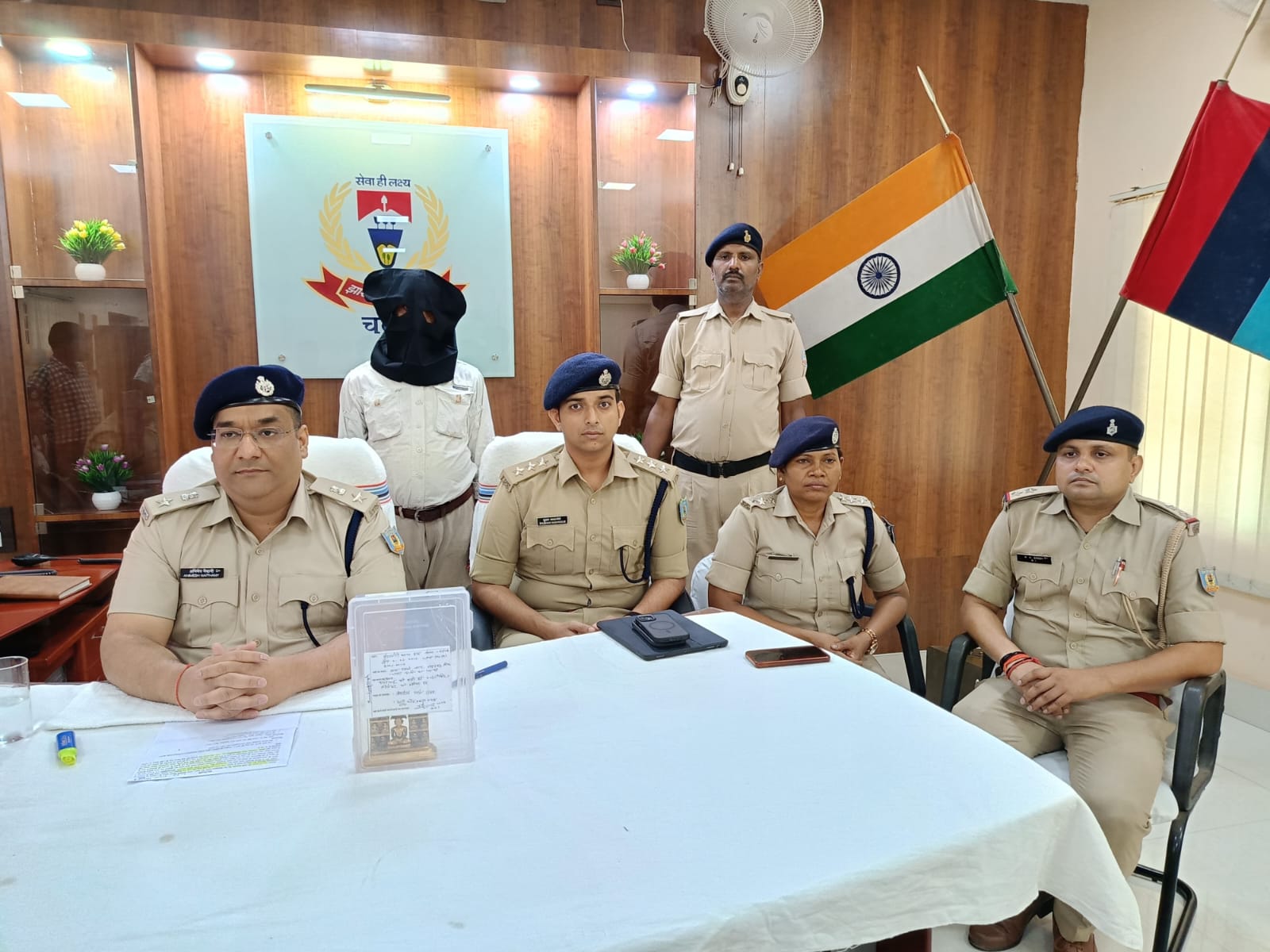 इटखोरी के शांतिनाथ दिगंबर जैन मंदिर से चोरी गई अष्टधातु की प्राचीन मूर्ति हुई बरामद एक हुआ गिरफ्तार