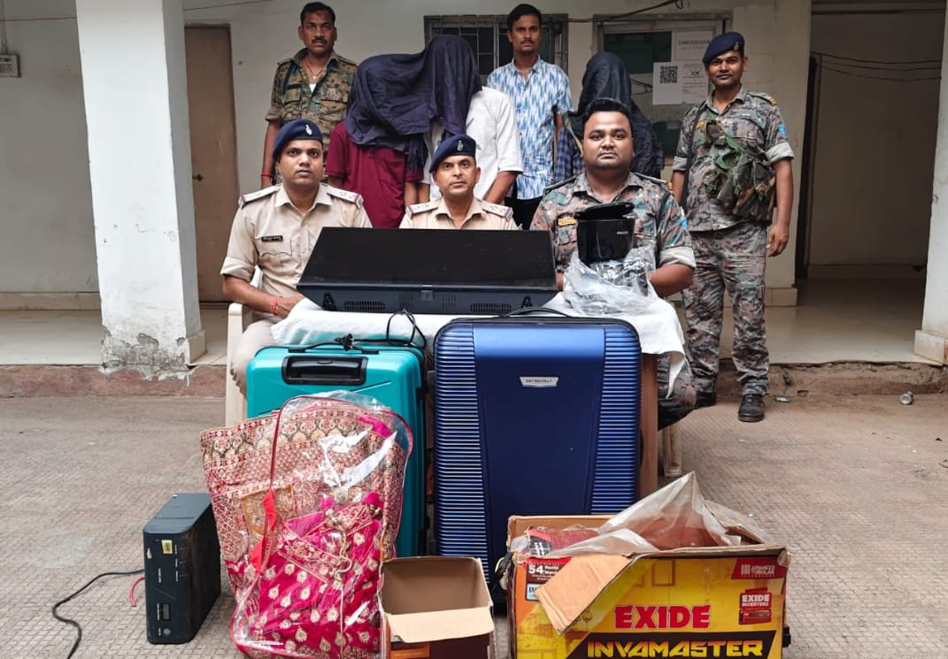 देवघर नगर थाना पुलिस को बड़ी सफलता, चोरी कांड के तीन आरोपी गिरफ्तार