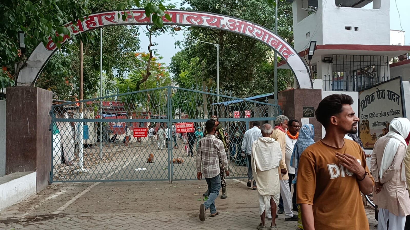 दो पुलिस अधिकारियों के विरुद्ध होगा आफिसियल परिवाद।