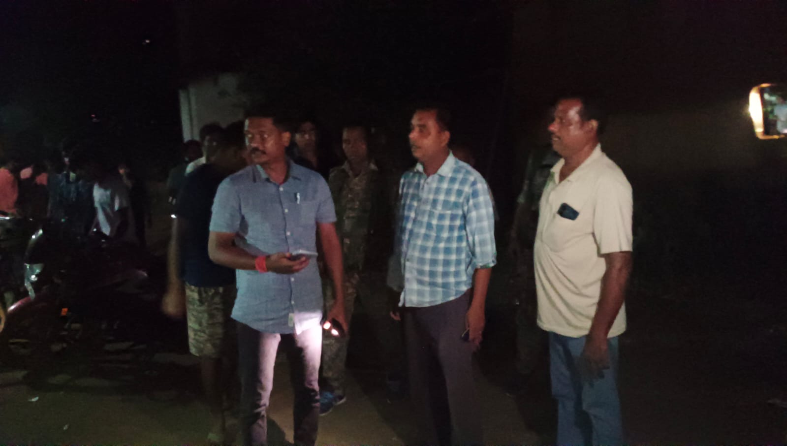 दुकान बंद कर घर लौट रहे स्वर्ण व्यवसायी से लूट का प्रयास, अपराधियों ने की हवाई फायरिंग।