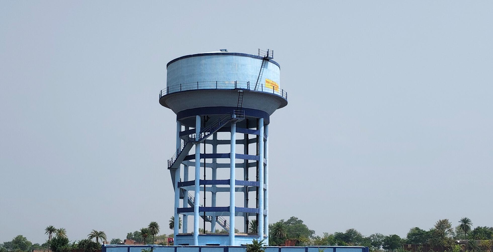 मधुपुर जलापूर्ति योजना बनी सफेद हाथी, जनता अब भी बूंद-बूंद पानी को तरसी