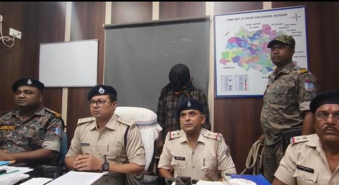 देवघर में ब्राउन शुगर कारोबार का भंडाफोड़, 11 पुड़िया ड्रग्स व डेढ़ लाख नकद बरामद