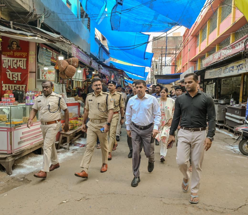 उपायुक्त ने बाबा मंदिर प्रांगण और आसपास के क्षेत्रों का किया निरीक्षण; श्रद्धालुओं की सुविधाओं और सुरक्षा तैयारियों का लिया जायजा