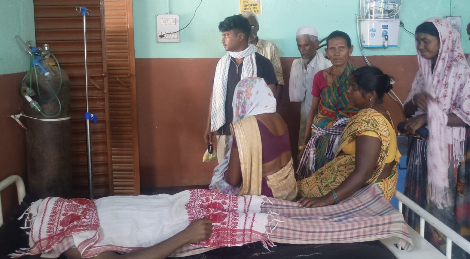 बिजली तार जोड़ने के दौरान करंट की चपेट में आया युवक,मौत से गांव में मातम।