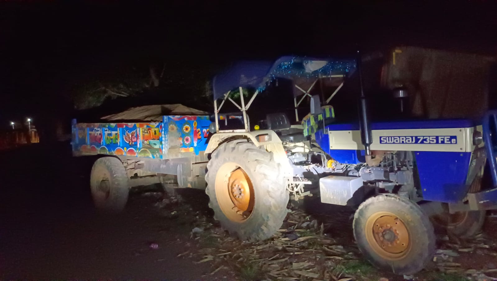 शिकारीपाड़ा में खनन विभाग की बड़ी कार्रवाई: अवैध बालू लदा ट्रैक्टर जब्त, माफियाओं में मचा हड़कंप।