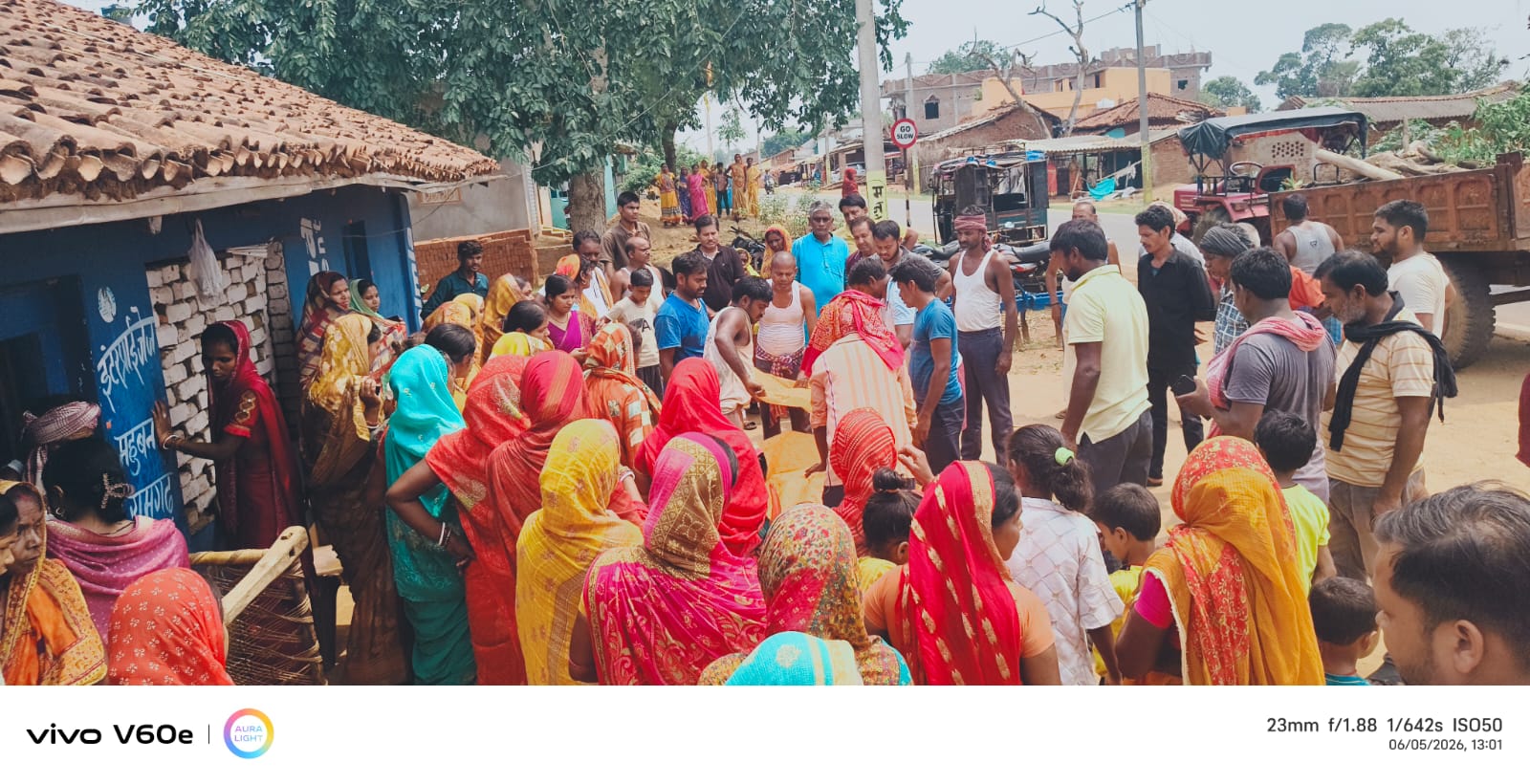 मार्निंग वॉक निकले दो महिला को ईंट से लोड कंटेनर ने मारी टक्कर एक का इलाज के दोरान मौत दुसरी महिला घायल