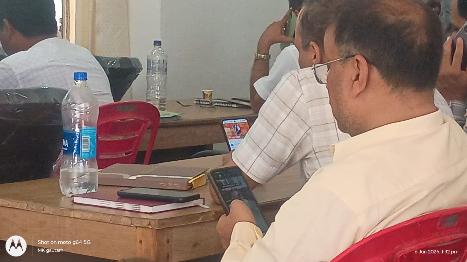 वज्रपात से मरे हुए व्यक्ति के मुआवजा के लिए पारिवारिक सूची बनाने के नाम पर रिश्वत मांगने का आरोप, शिकायत के बाद लौटाए गए रुपये