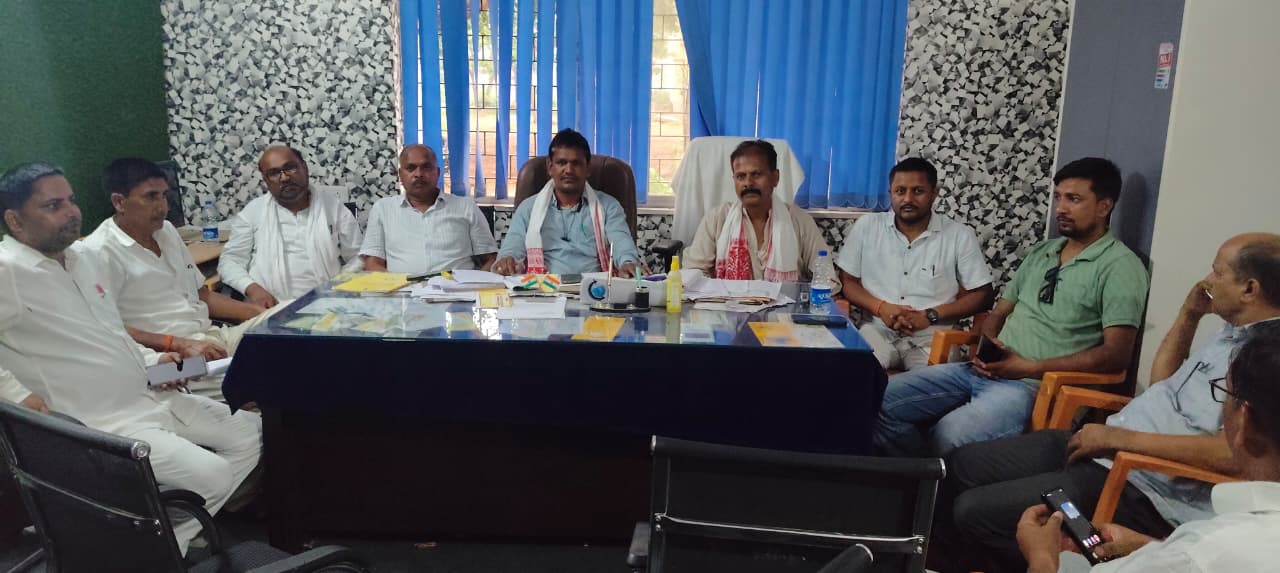 जमुआ: भाटडीह गोदाम से राशन की कथित निकासी पर बवाल, पकड़े गए ट्रक थाने से छोड़े जाने पर उठे सवाल